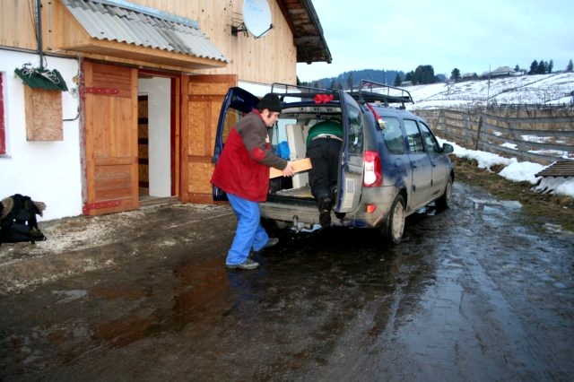 A m sosit la Plaiul Sarului duminica dupa amiaza si ma descarcat toate materialele si sculele