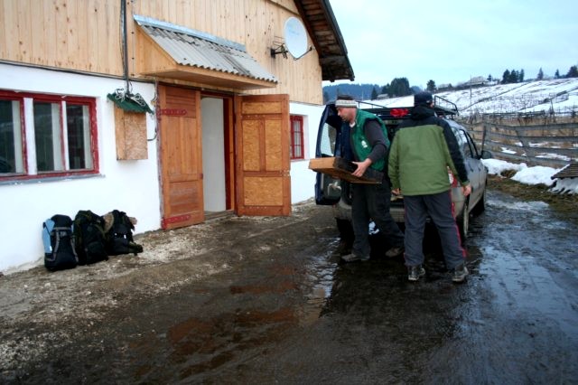 A m sosit la Plaiul Sarului duminica dupa amiaza si ma descarcat toate materialele si sculele